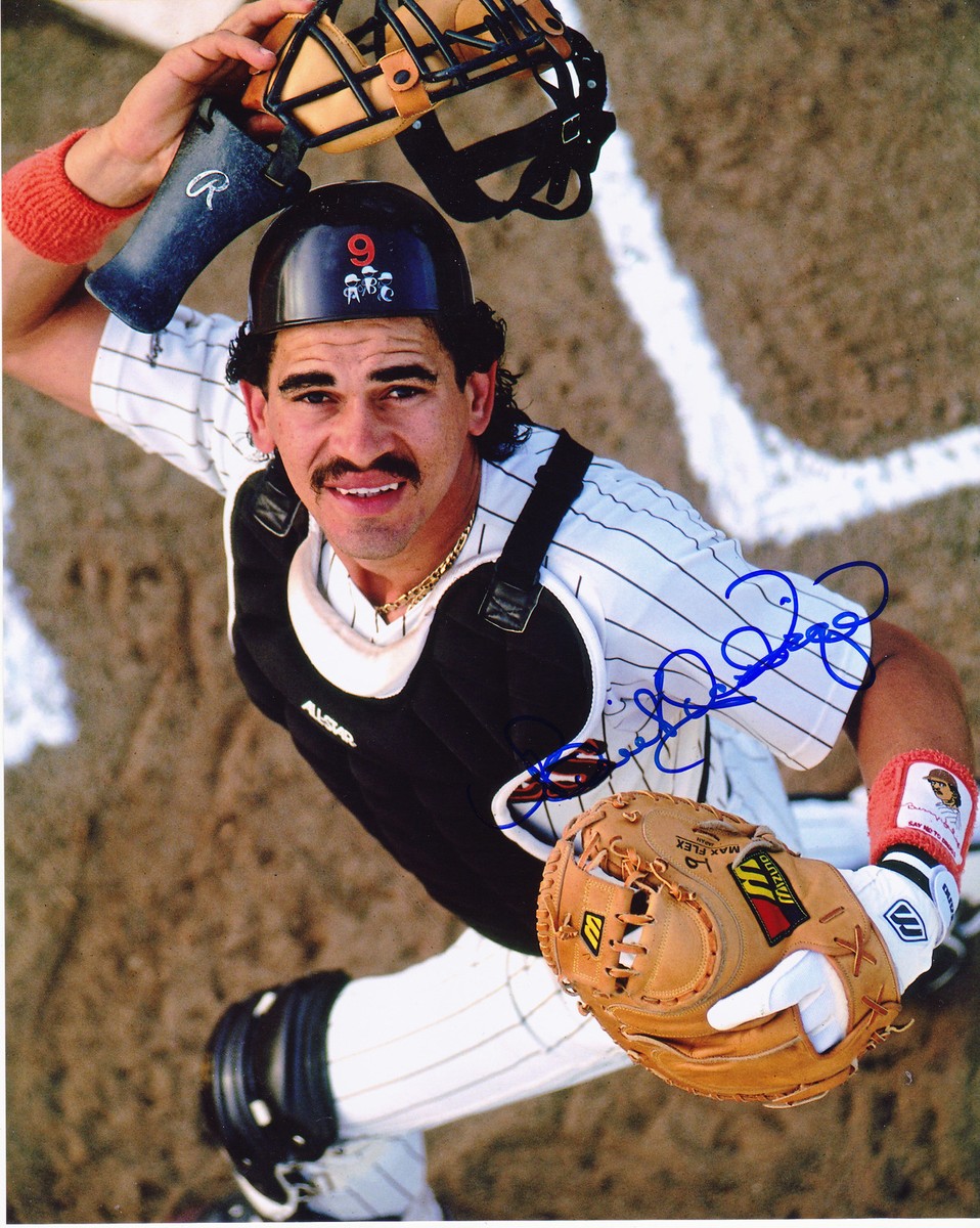 BENITO SANTIAGO SAN DIEGO PADRES ACTION SIGNED 8x10