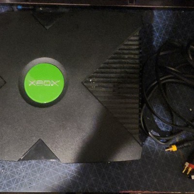 Microsoft Xbox Original Console With Chords No Controller
