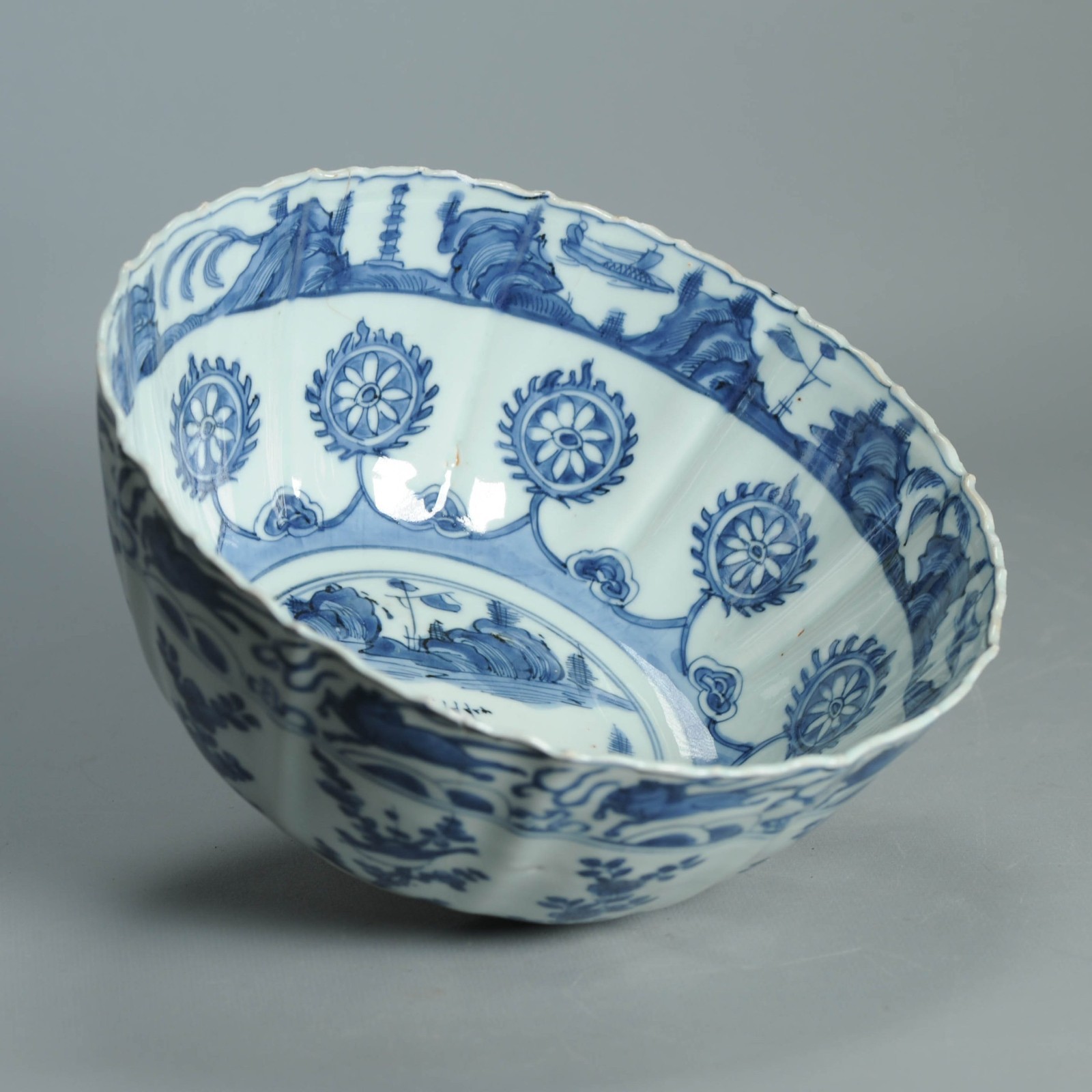 青と白の模様の5枚セット。骨董 アンティーク！ 青と白の模様の5枚