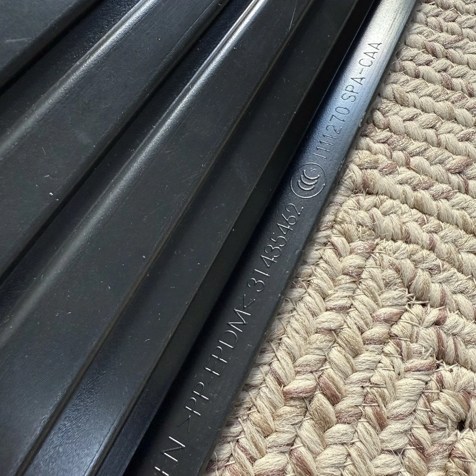 Revestimiento de alfombrilla de goma para maletero Volvo OEM XC90 2016-2025 31435462 Foto 3 de 4