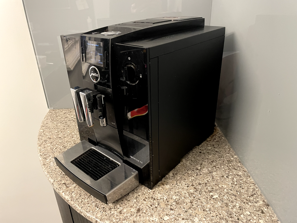 Jura Impressa F8 Automatic Bean to Cup Coffee Machine eBay