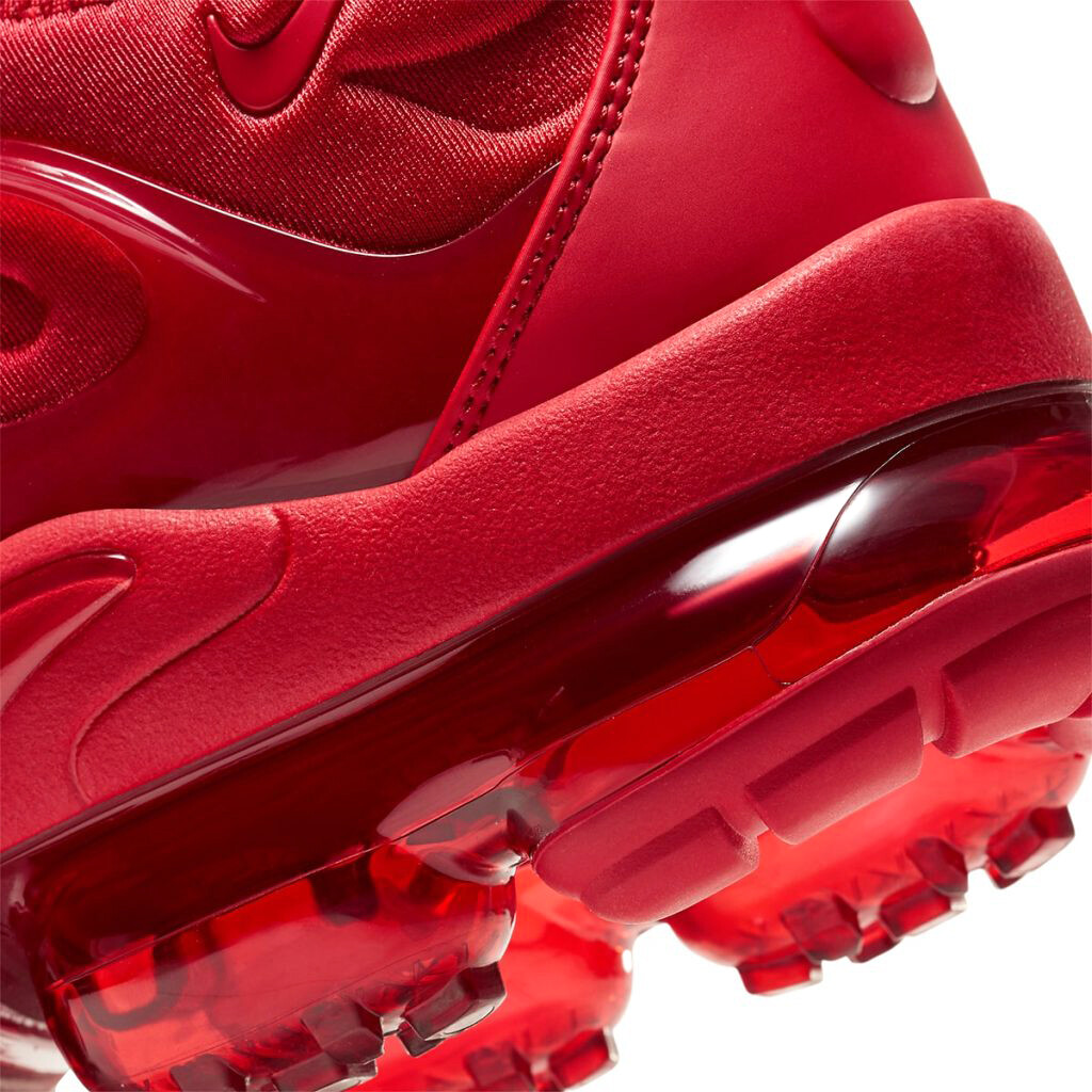 red nike vapormax