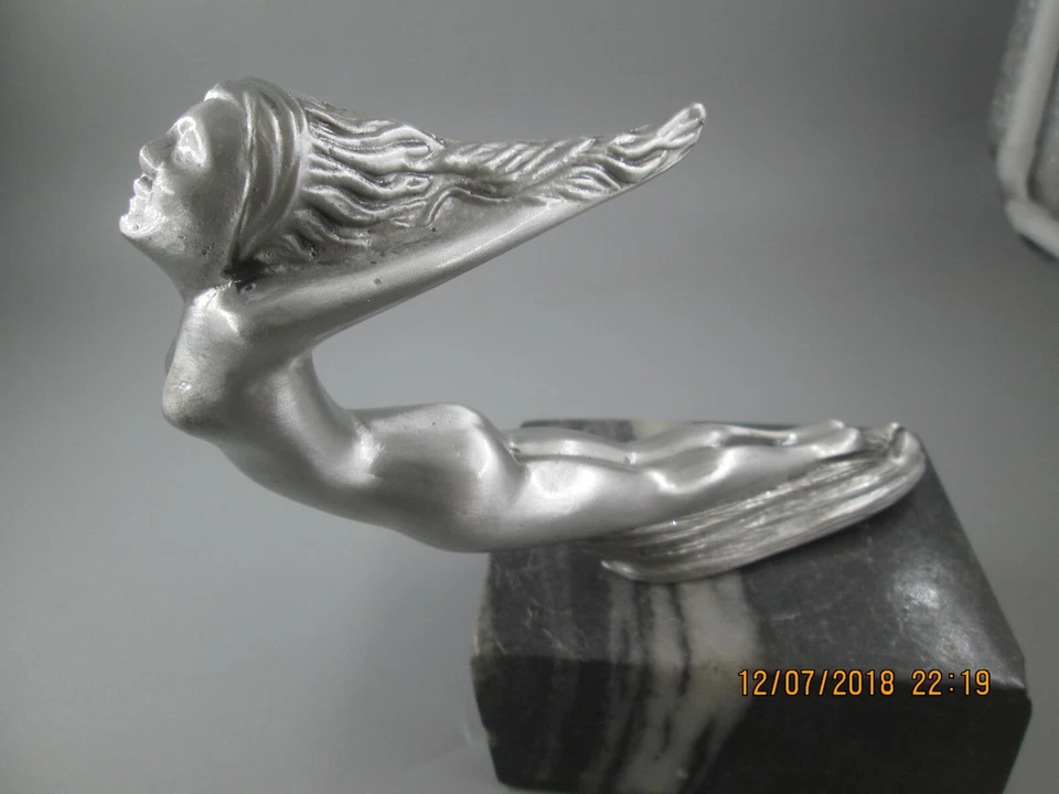 复古有翼若虫飞行女士 1920 年代凯迪拉克新艺术汽车罩装饰 — 第 3/4 张图片