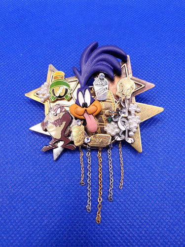 Vintage Warner Bros Looney Tunes Classic Cartoon Characters Metal Enamel Pin