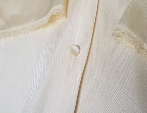 Vanity Fair Gown Robe Silky Nylon Sz M Yellow Button Up Long Sleeve Lace Pocket - Picture 6 of 10