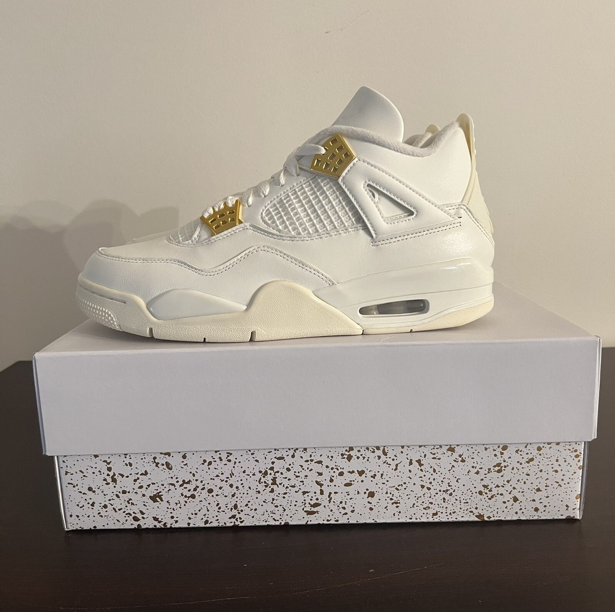 Jordan 4 Retro “Metallic Gold” AQ9129-170 Size 11 Women 9.5