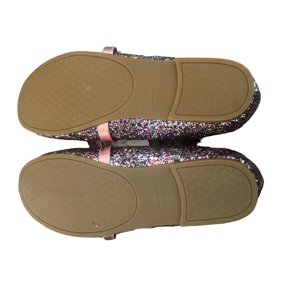 Nuevo En Caja Zapatos Hello Kitty Rosa Brillo Niñas Talla 5 Sin Cordones Correa Rosa Planos Foto 4 de 4