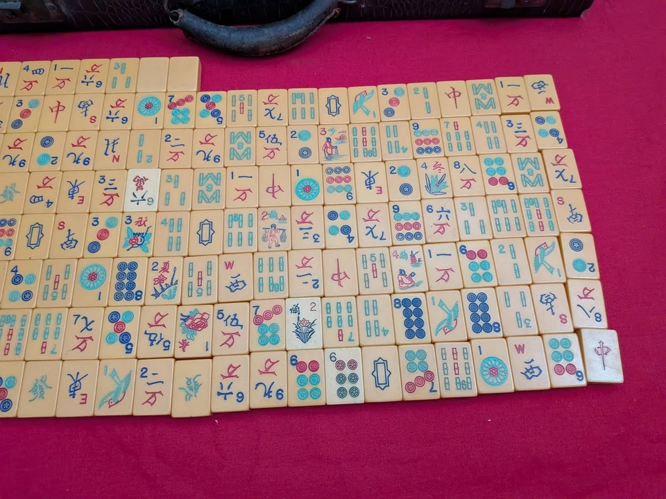 Vintage Butterscotch Bakelite Mahjong Set 148 Tiles Game - Image 3 of 4