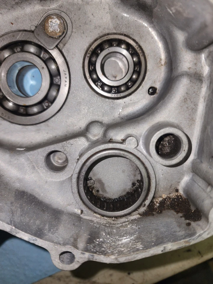 Suzuki RM125 1992 cárter lateral izquierdo extremo inferior transmisión cárter Foto 3 de 4