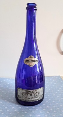   Leere Flasche Champagner Cattier