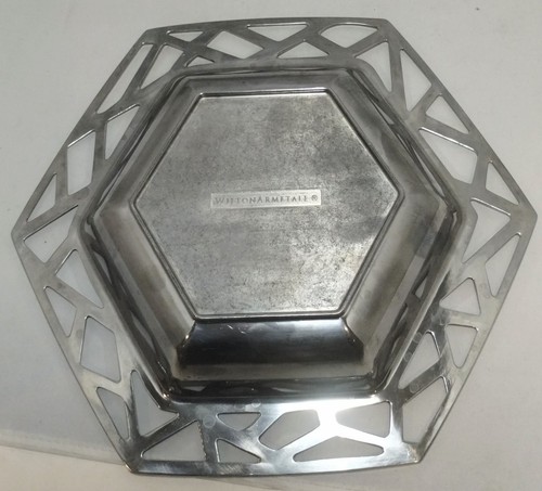 Wilton Armetale Symphony 11.5" Hexagonal Divided Serving Bowl - Picture 4 of 7