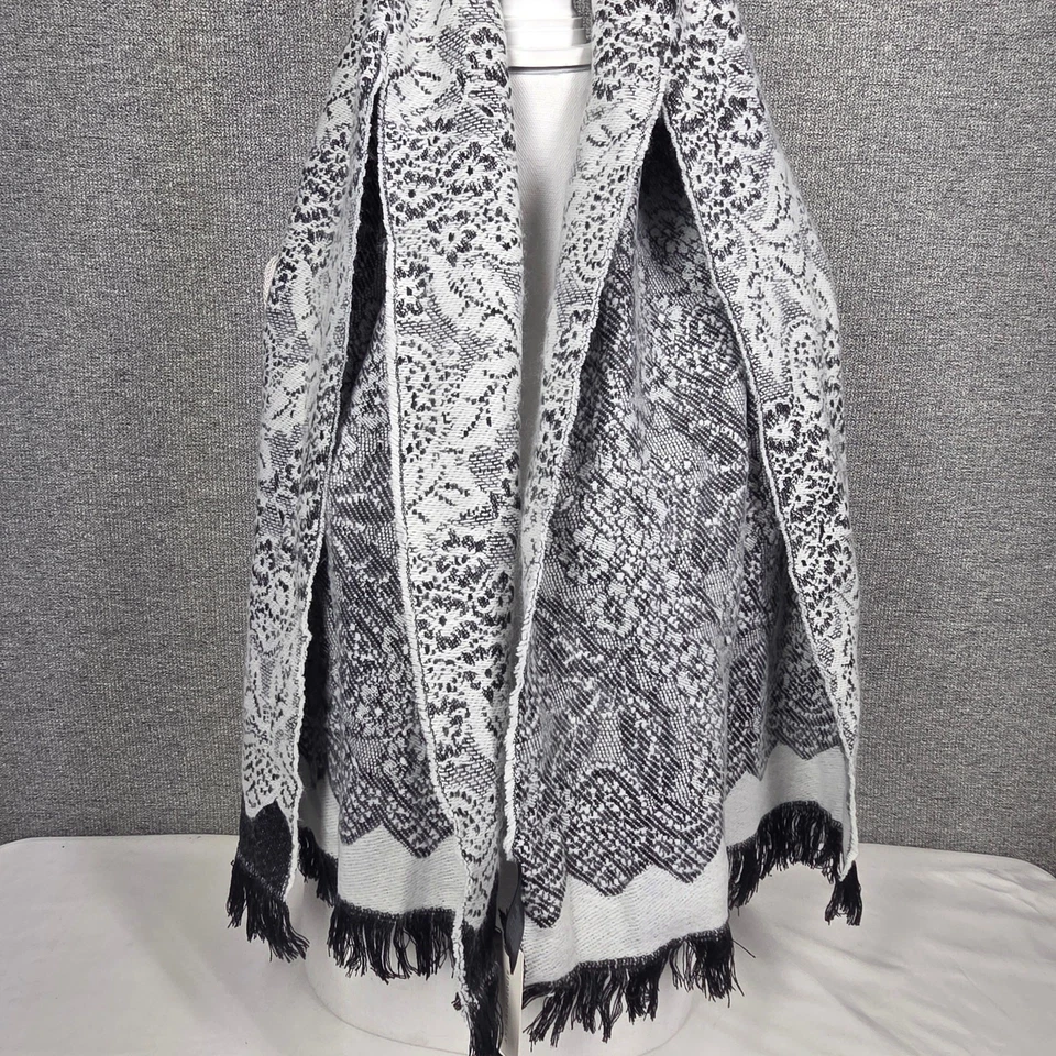 ANTHROPOLOGIE MADISON 88 BUFANDA CAPUCHA PIEL SINTÉTICA - FLORAL BLANCO Y NEGRO - TALLA ÚNICA Foto 4 de 4