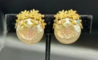 VINTAGE MIRIAM HASKELL PEARL CENTER SCREW BACK EARRINGS SET IN GOLD TONE SIGNED