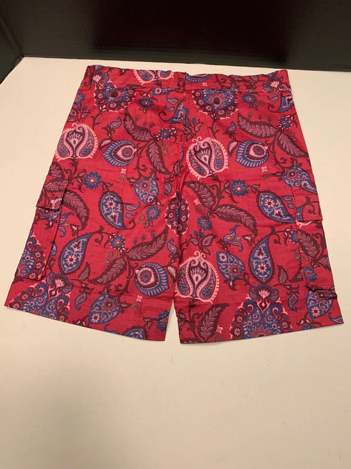 GUCCI Bermuda Estampada Paisley Niño Pantalones Cortos Talla Rubí Estampado Talla 8 Precio de venta sugerido por el fabricante $305.00 Foto 3 de 4