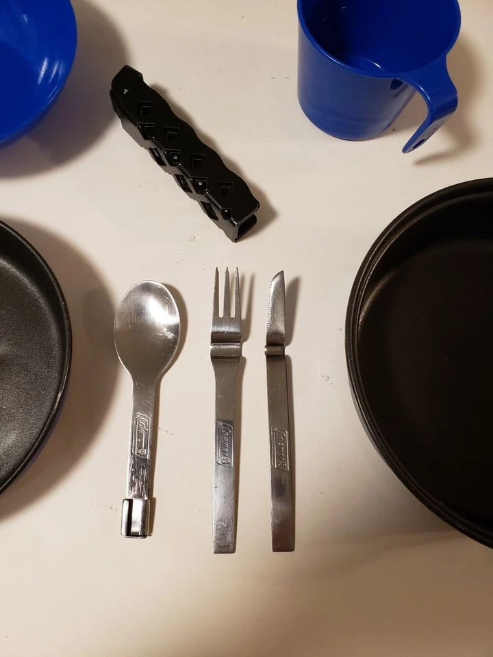 GSI Exterior Camping Bugaboo Desorden Kit Olla y Sartén con Taza Azul y Cubiertos Cubiertos Foto 4 de 4