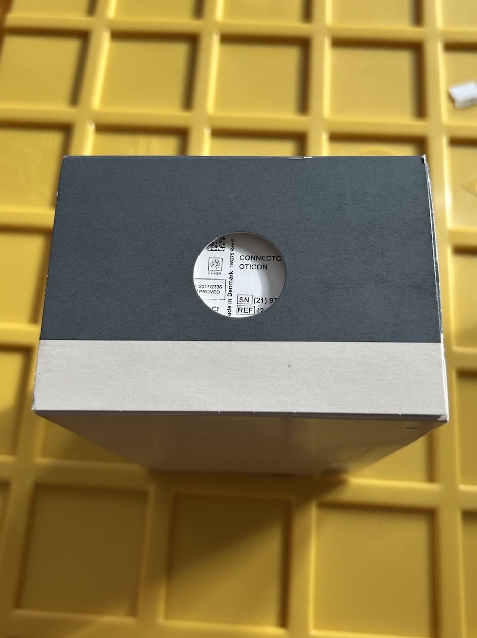 Oticon Connect Clip Bluetooth Streamer & Microphone. Very Lightly Used.