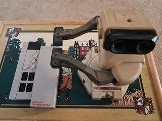 Nintendo R.O.B. Robotic Operating Buddy Nes Satellite Incomplete powers on moves