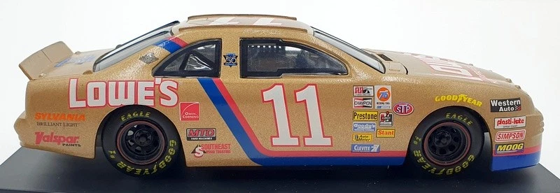 Revell 1/24 Scale 3935 - Ford Thunderbird #11 Lowe's B.Bodine NASCAR - Image 4 of 4