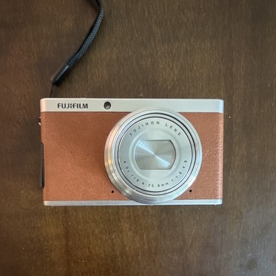 Rare Fuji film xf1 - everything works perfect and comes w/3 battery and charger