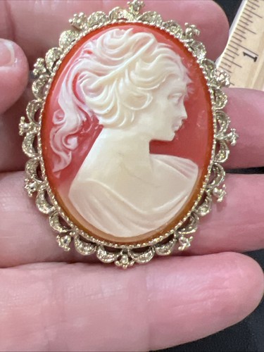 Vintage Cameo Brooch - Picture 10 of 11