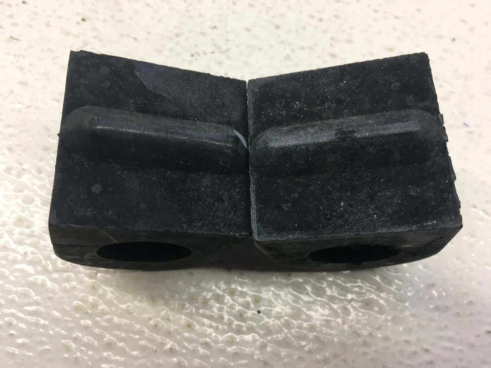 Bujes aislantes del eje estabilizador delantero Pontiac 6000 GM NOS 1984-1991 14034755 Foto 4 de 4