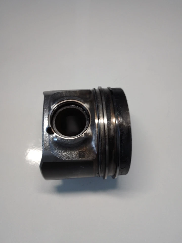 BMW N57D30 A/B   X6 X5 F30 F31 F15 F10 F11 F12 F13 Kolben mit Kolbenringen - Bild 4 von 4