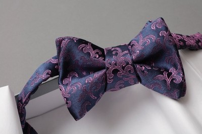 Violette Seidenfliege mit Jacquard-Muster in Rosa, von Charvet in Paris, NE U !