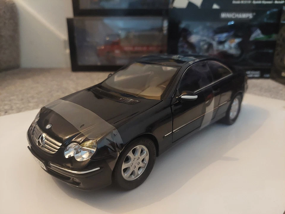 1/18 KYOSHO  MERCEDES BENZ CLK COUPE BLUE METALLIC - Image 2 of 4