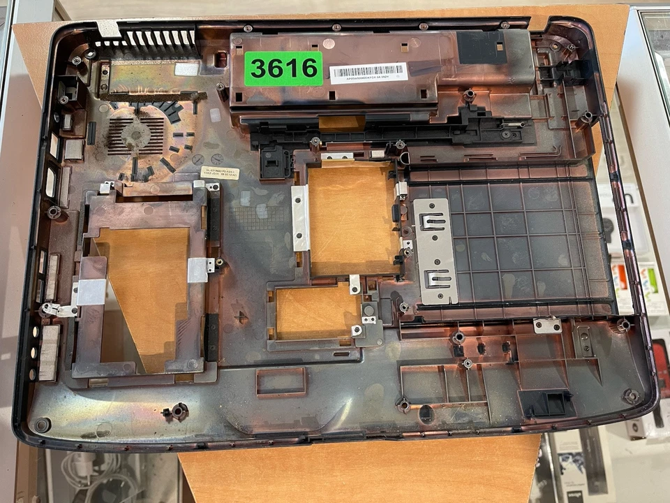 eMachines E520 KAWE0 - Boden Gehäuseboden - guter Zustand - - Bild 2 von 2