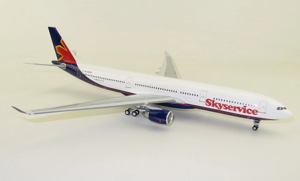 Skyservice Airlines / Airbus A330-300 / C-FBUS / IF333SG0719 / 1:200 *ÚLTIMO* Foto 2 de 4