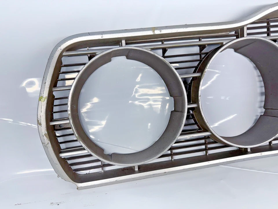 Rejilla Ranchero OEM 1973-1974 Ford Torino (base) D3OB-8150-AA 73 74 U5B-2 Foto 2 de 4