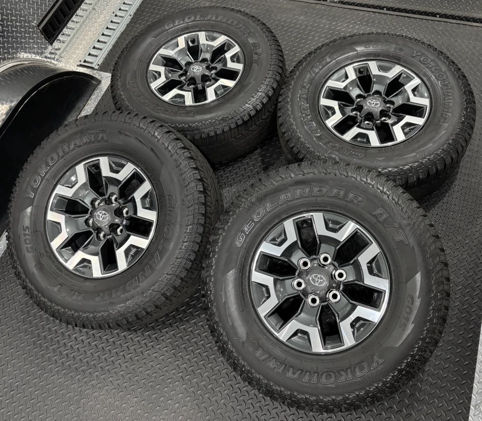 Серые заводские шины 16 дюймов Toyota Tacoma TRD 2023 4Runner SR5 спортивные ободы от оригинального производителя - Изображение 2 из 4