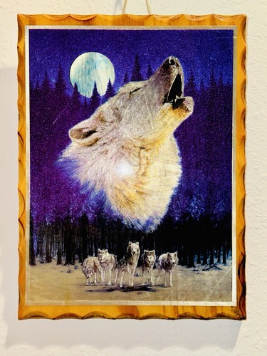 Pintura de terciopelo vintage sobre madera hecha en EE. UU. Lobo aullando a la luna - Imagen 4 de 12