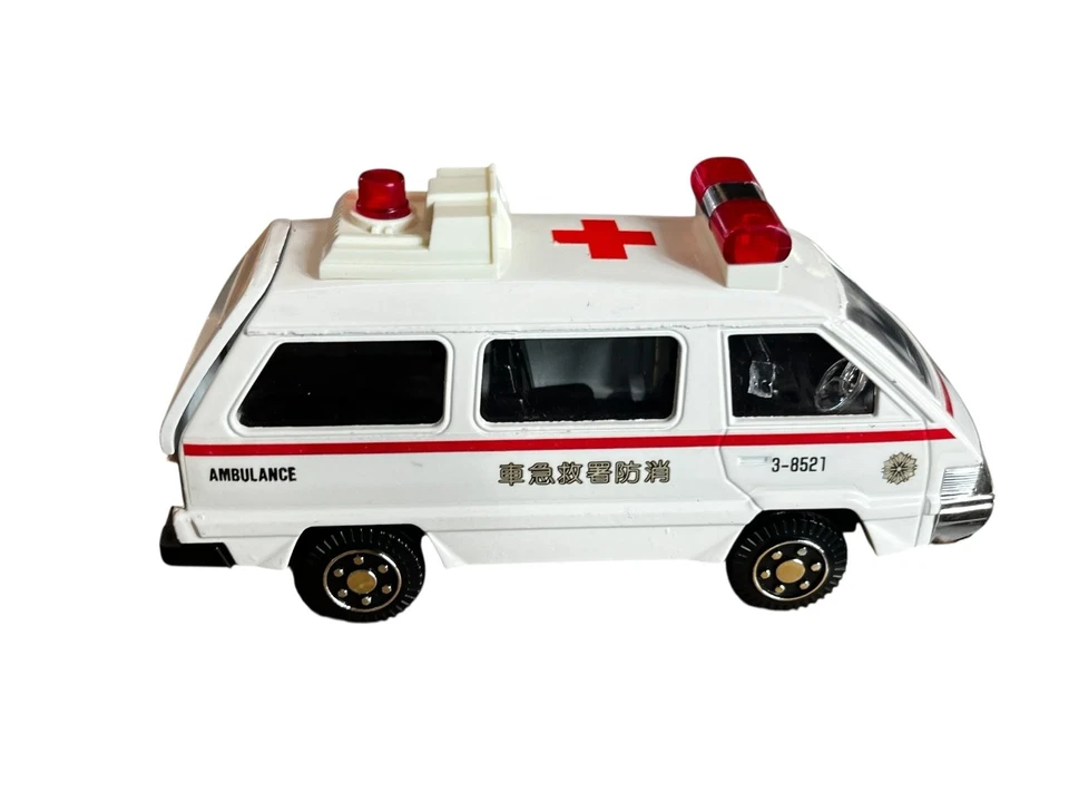Ambulancia Toyota HiAce japonesa diecast años 80 modelo de metal diapet Foto 2 de 4