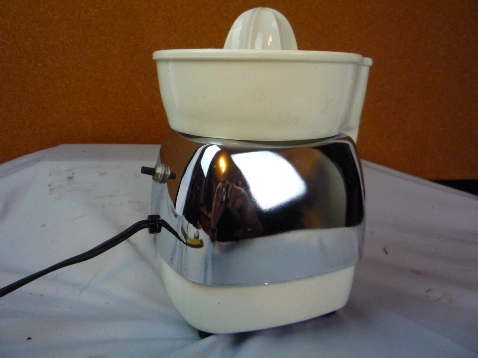 Vintage Proctor Silex Juicit Citrus Orange Lemon Juicer 02722 Chrome Retro - Image 3 of 4