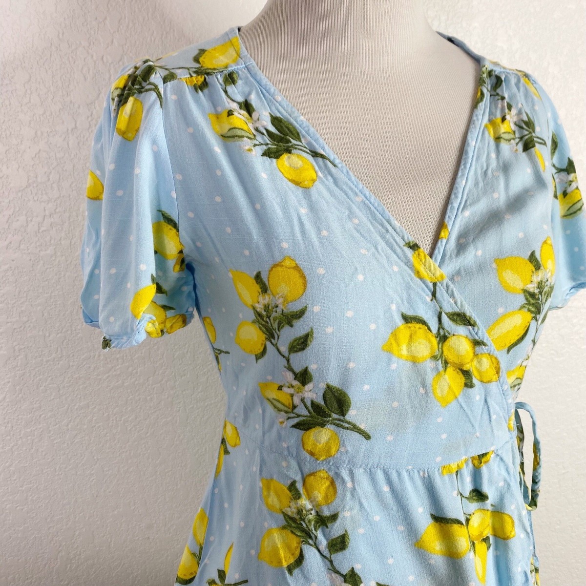 Forever 21 Women's Size Medium Blue Yellow Lemon Print Mini Wrap