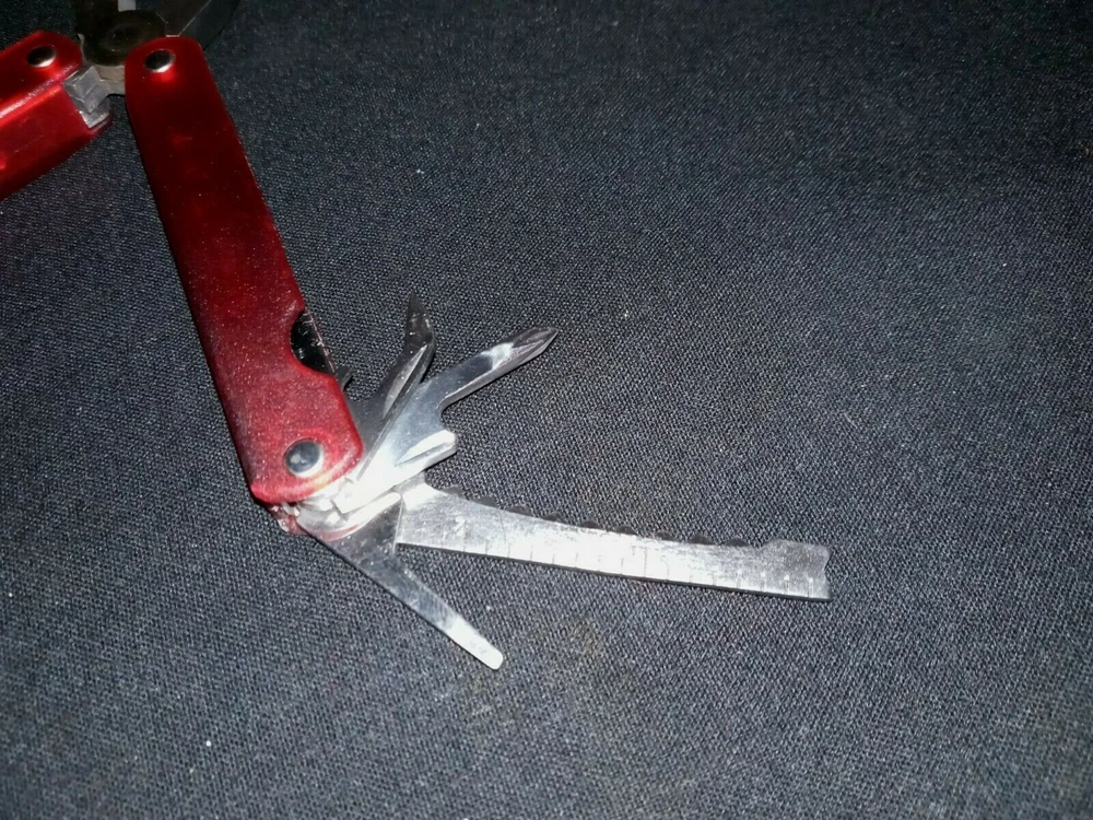 MULTI-TOOL 12 TOOLS IN ONE WITH BELT ATTACHEMENT CARRYING CASE / BE PREPARED