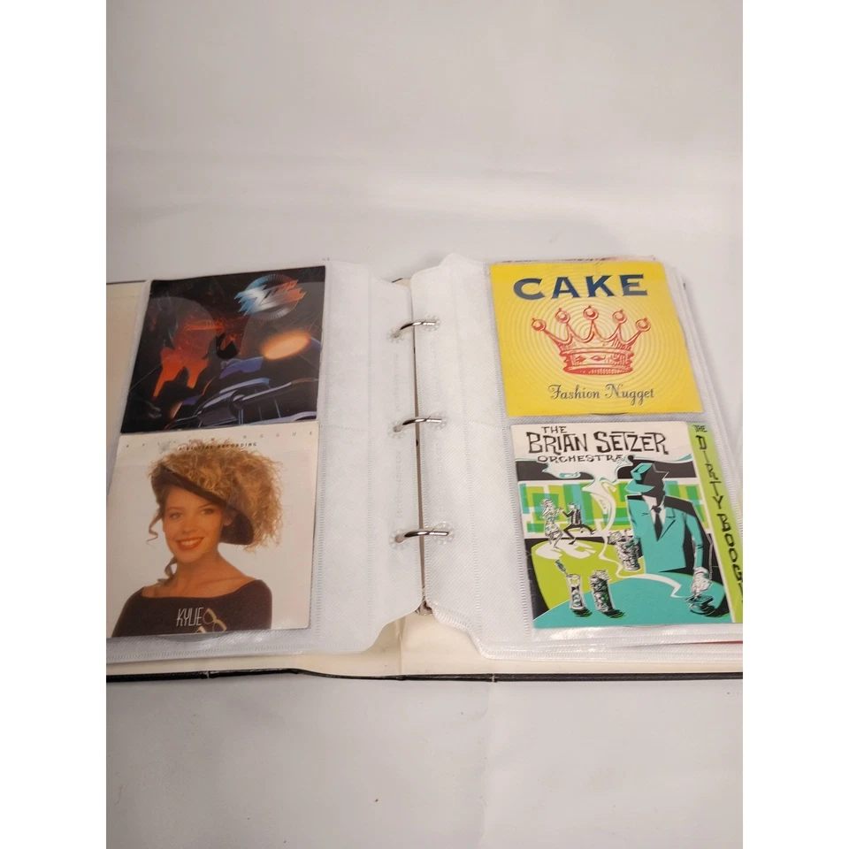 Music CD Album Collection Binder with Various Artists Queen AC DC Bush Sum 41 Foto 3 de 4