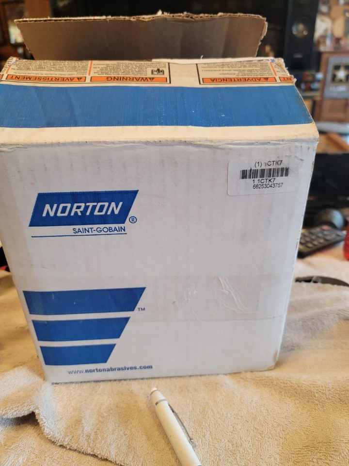 NORTON 66253043757 StrghtGrindWhl,1.25"CN,60 Grit,8"Dia, 1CTK7. - Image 4 of 4