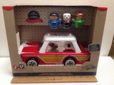 New IN STOCK Fisher Price CAR Classic NIFTY STATION WAGON Pull Toy & 3 FIGURES 