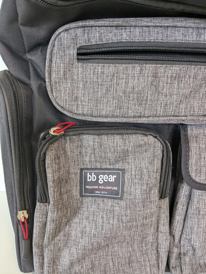 Mochila bolsa de pañales Baby Boom BB Gear con bolsillo para limpiar y bolsillos laterales aislados Foto 2 de 4