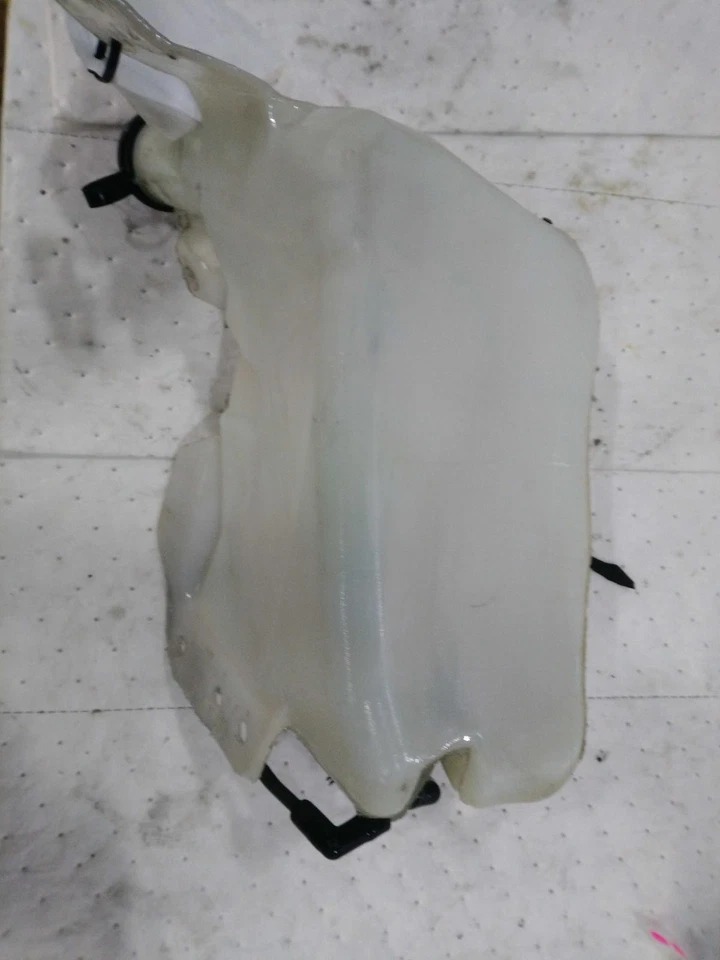 Used Washer Fluid Reservoir fits: 2016 Ford Expedition includes battery tray Gra Foto 2 de 4