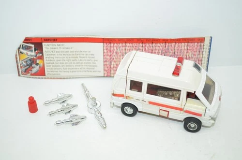 Ratchet 100% Complete 1984 Vintage Hasbro G1 Transformers Action Figure