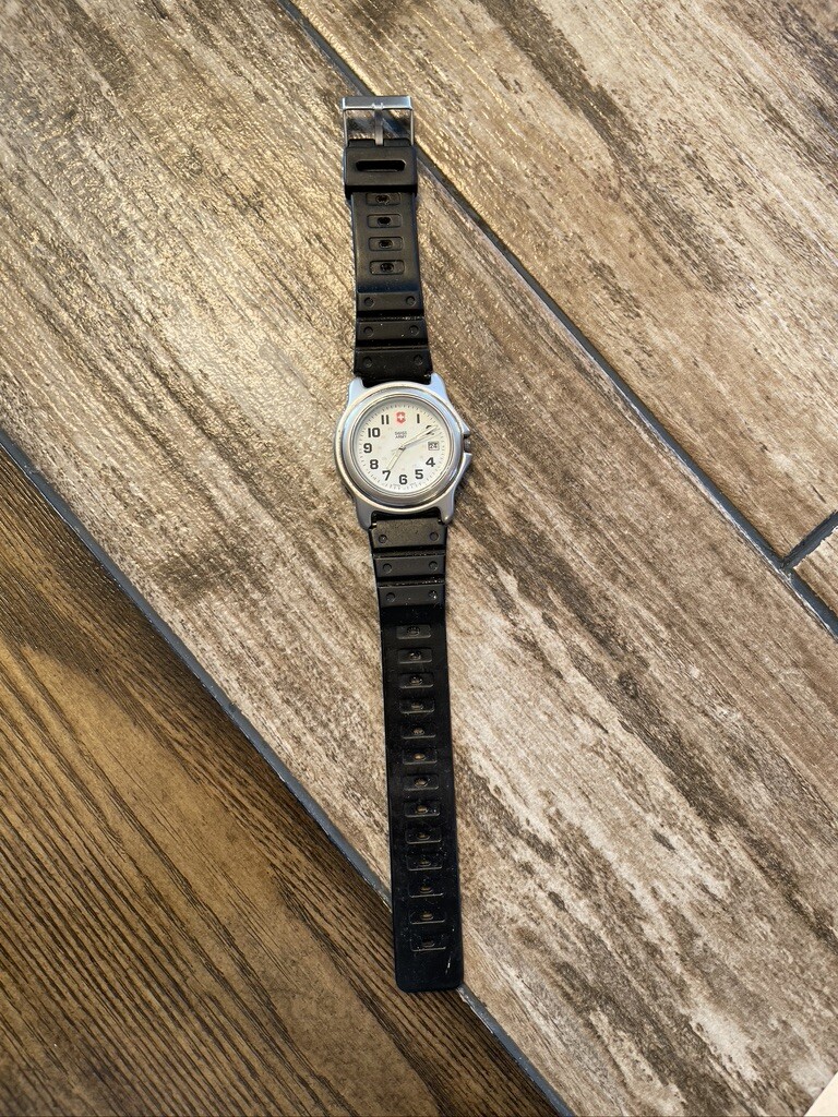 Vtg Men's Swiss Army Watch 2454 | eBay