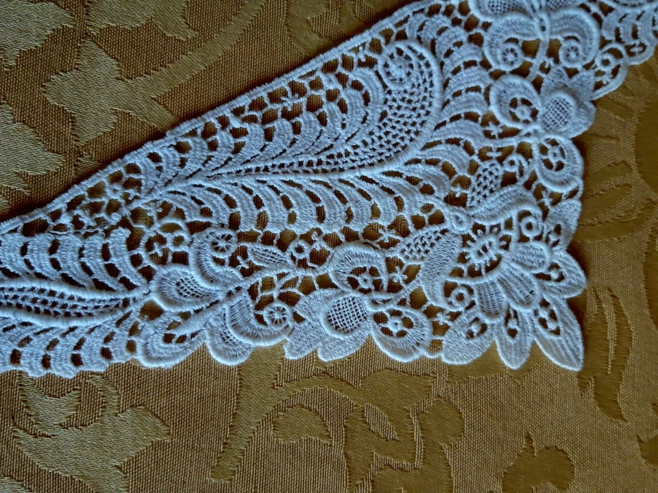 Vecchio colletto in pizzo colore bianco - Immagine 3 di 4