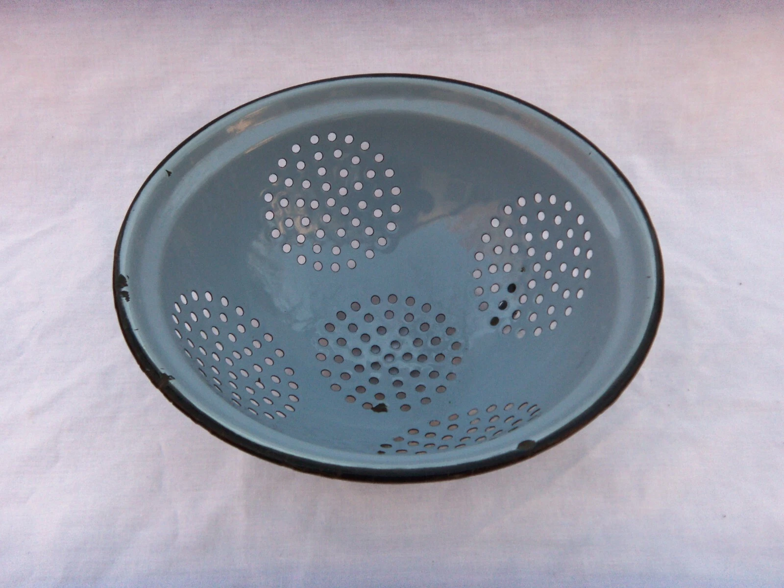 LIGHT BLUE GRANITEWARE ENAMELWARE STRAINER - COLANDER