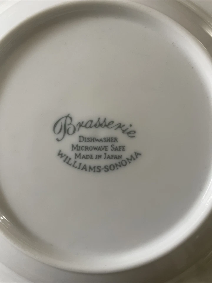 Williams Sonoma Brasserie White Porcelain Rimmed Pasta Soup Bowl(s) 11" D Japan - Image 4 of 4