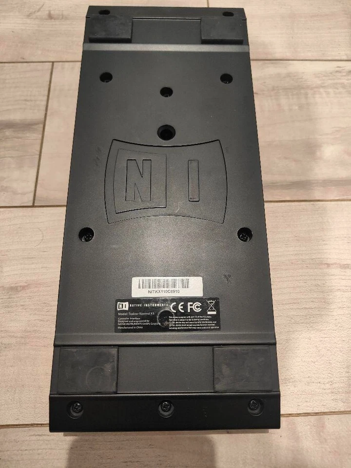 Native Instruments TRAKTOR KONTROL X1 DJ Controller Mixer Effektor Looper getestet - Bild 4 von 4