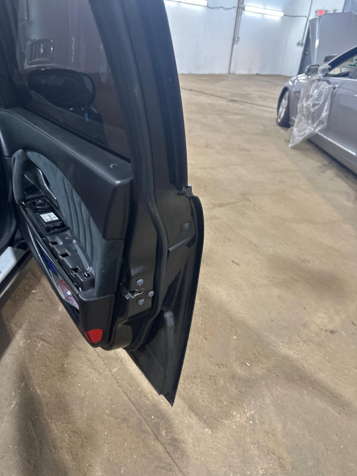 Used Door Assembly Front fits: 2008 Maserati QUATTROPORTE  Grade A