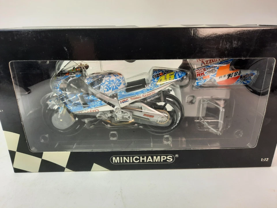 Minichamps Honda NSR 500 #46 Valentino Rossi Mugello 2001 1/12 Foto 2 de 3